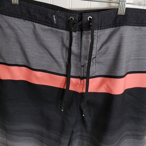 O'Neill Boardshorts Trunks Black Gray & Coral Size 32 With Pocket - Picture 2 of 16